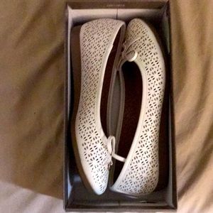 Giani Bernini white shoes